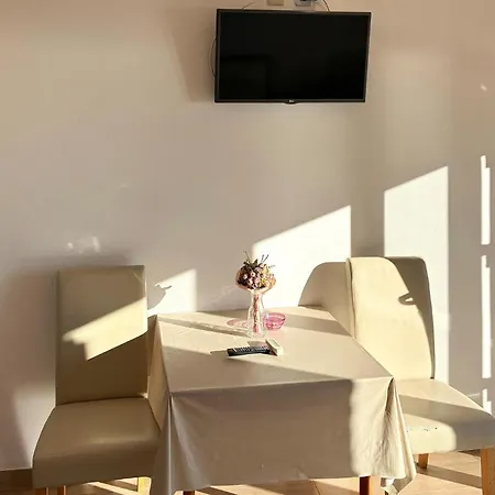 Apartman 1 Bedroom Lovely In