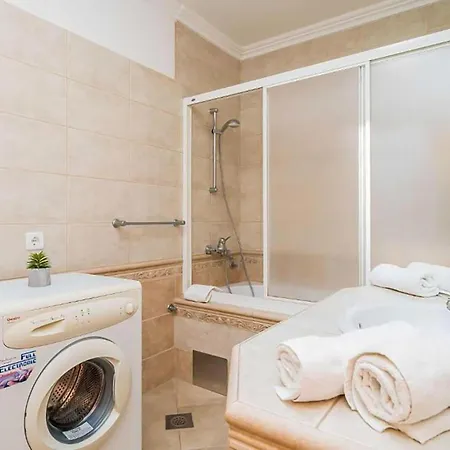 Apartman 1 Bedroom Lovely In *